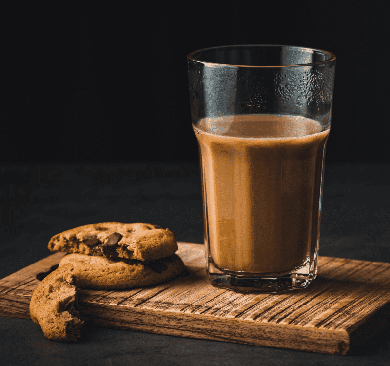 クッキーと飲み物の画像